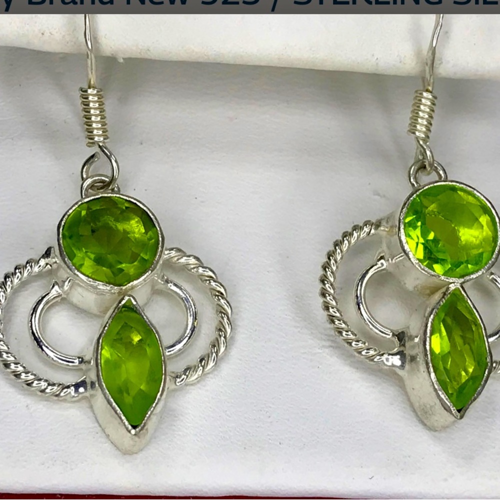 925 / STERLING SILVER & Peridot Earrings